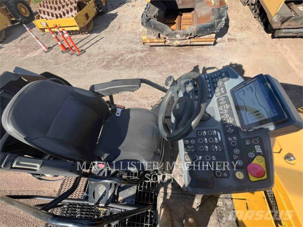 CAT AP555 沥青摊铺机