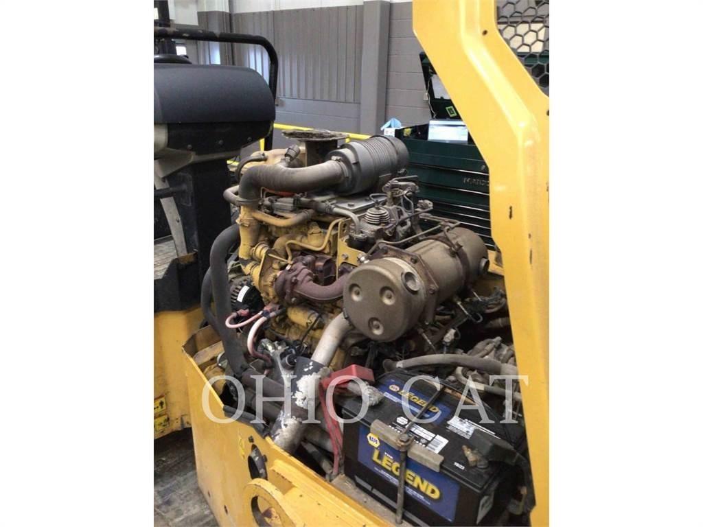 CAT BC24B 双轮压路机