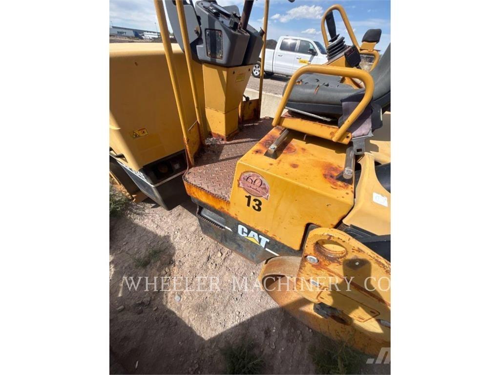 CAT CB-334E 复合式压路机