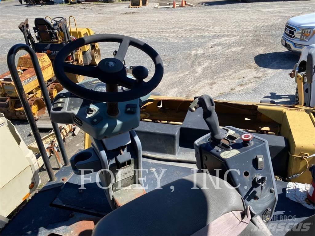 CAT CB-534D 双轮压路机