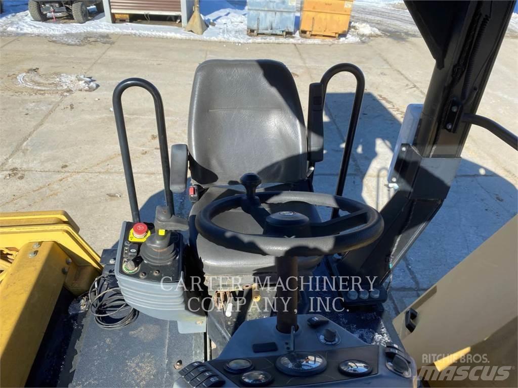 CAT CB 54 双轮压路机