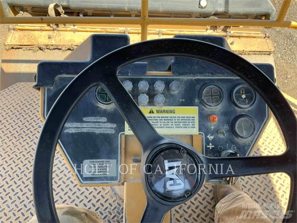 CAT CB-634C 双轮压路机