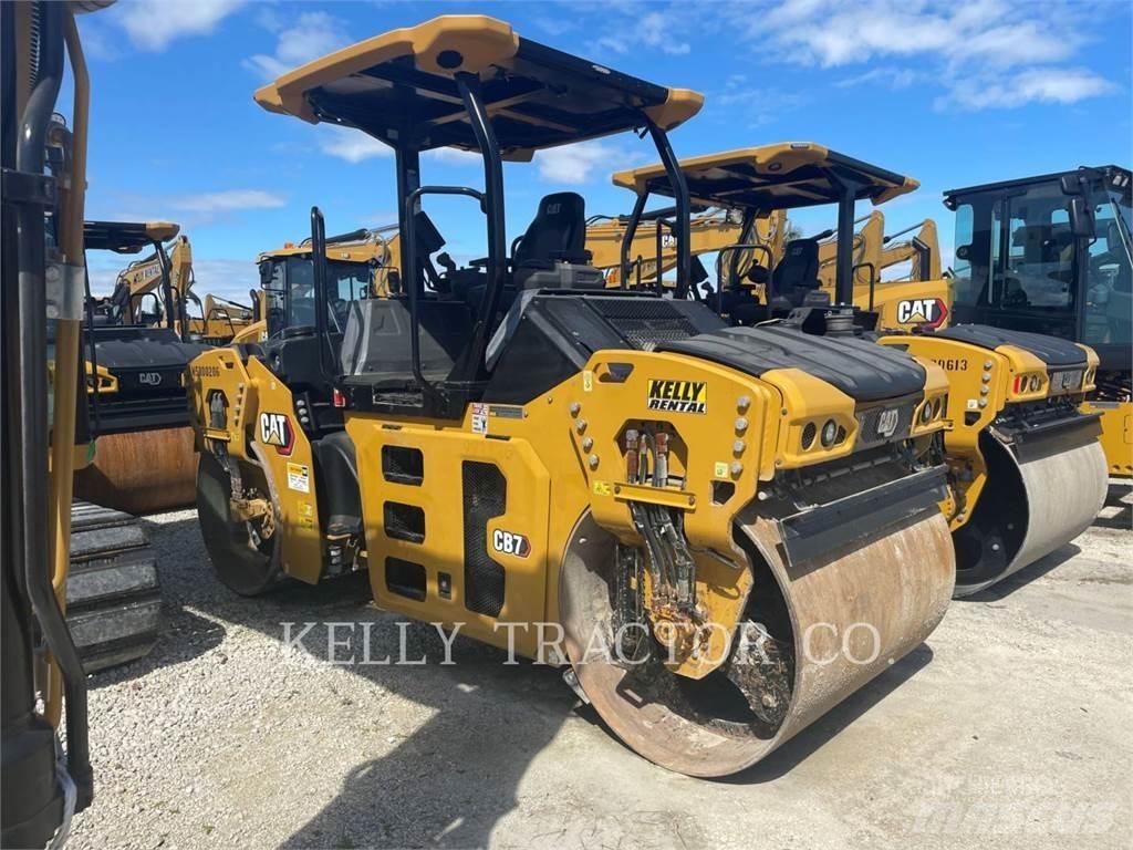 CAT CB 7 双轮压路机