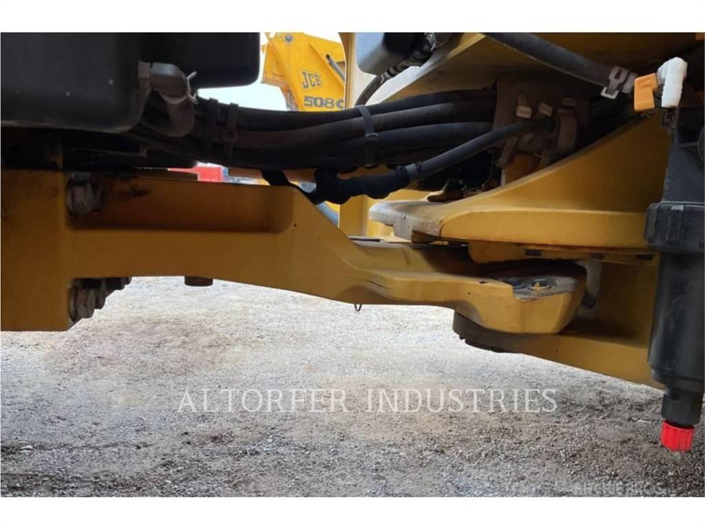 CAT CB10 双轮压路机