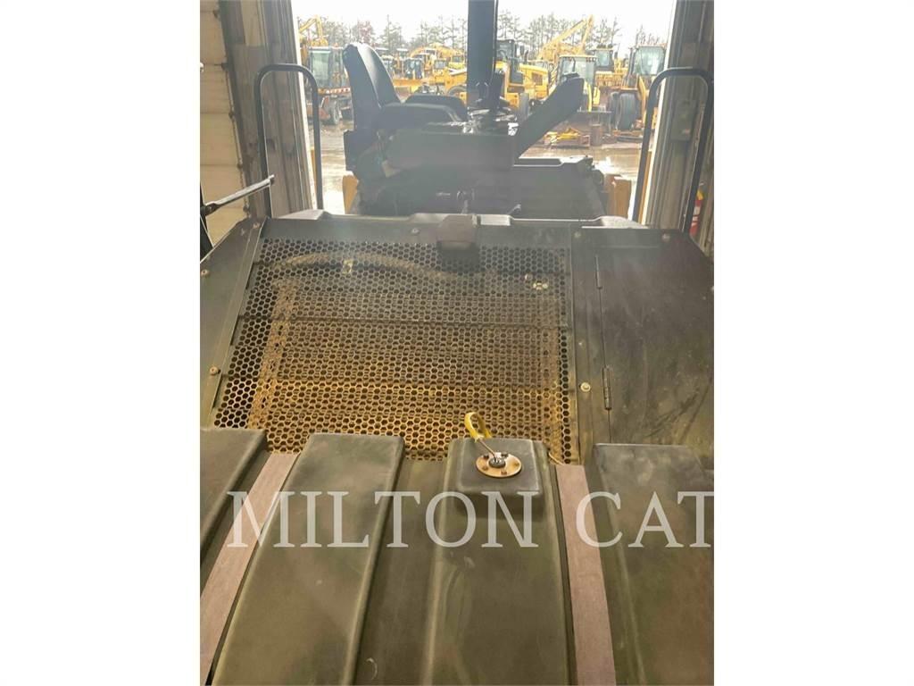 CAT CB10 土壤压实机