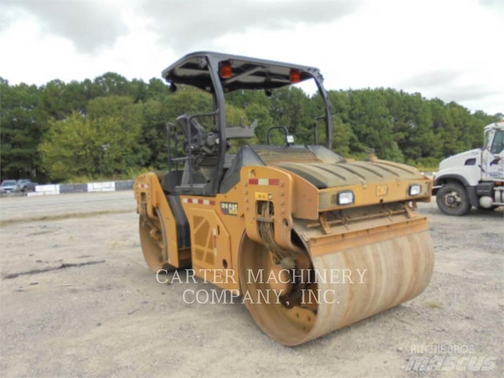 CAT CB10 土壤压实机