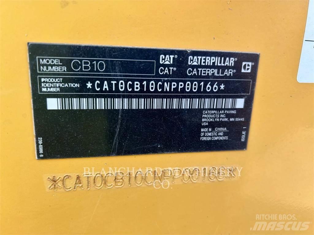 CAT CB10 双轮压路机