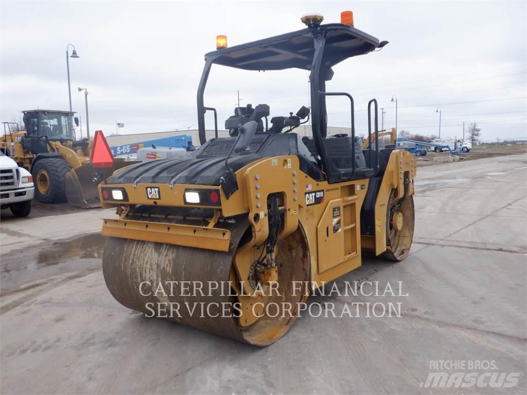 CAT CB10 双轮压路机