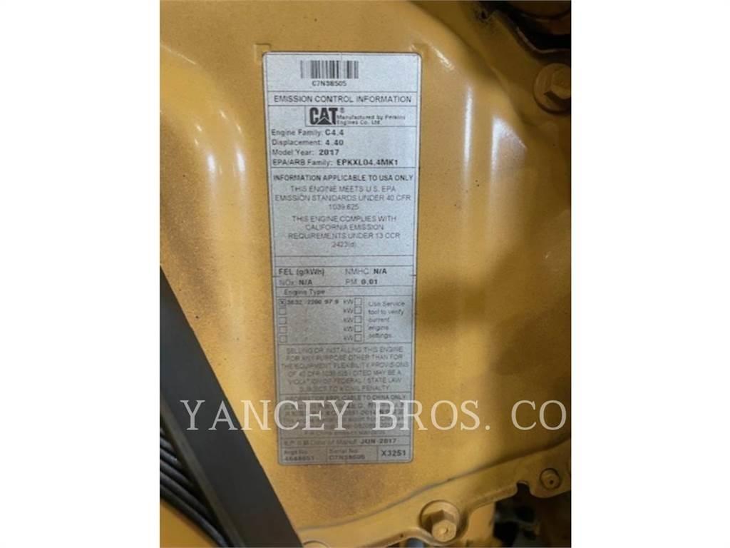 CAT CB10 土壤压实机