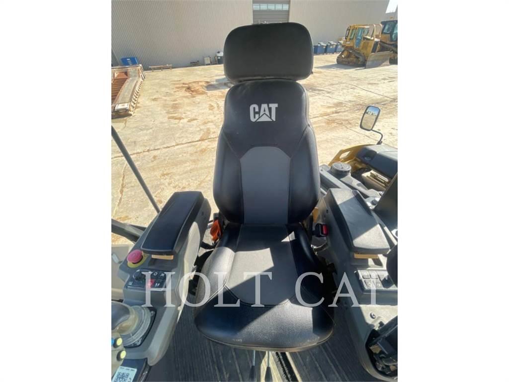 CAT CB10 单轮压路机