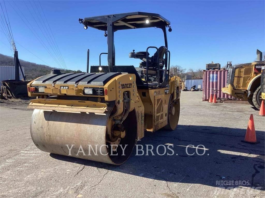 CAT CB10 双轮压路机