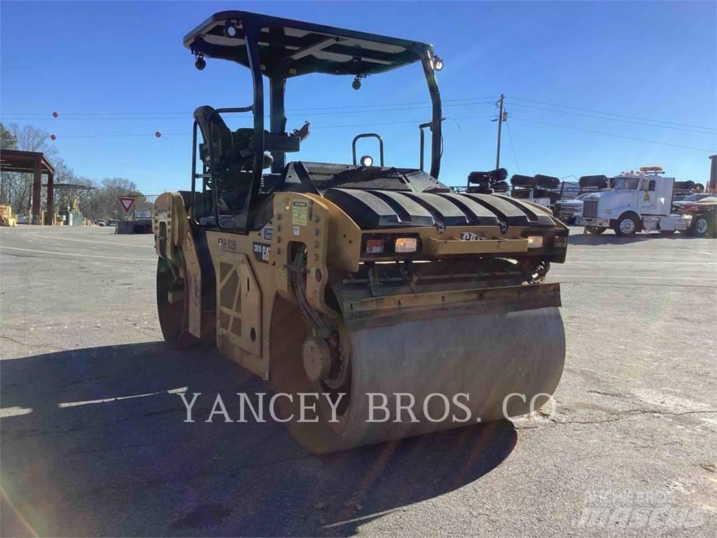 CAT CB10 双轮压路机