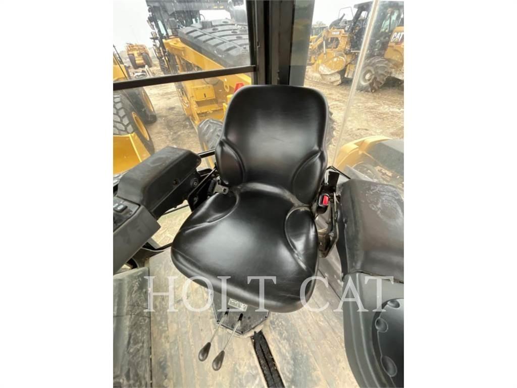 CAT CB10 单轮压路机
