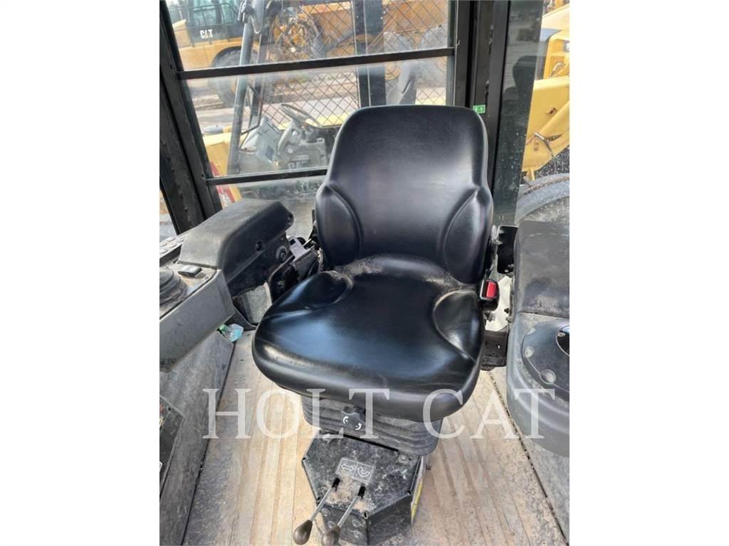 CAT CB10 单轮压路机