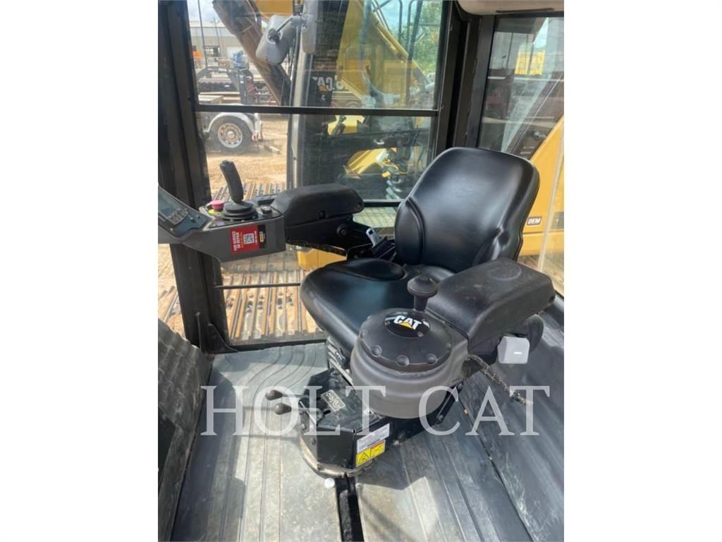 CAT CB10 单轮压路机