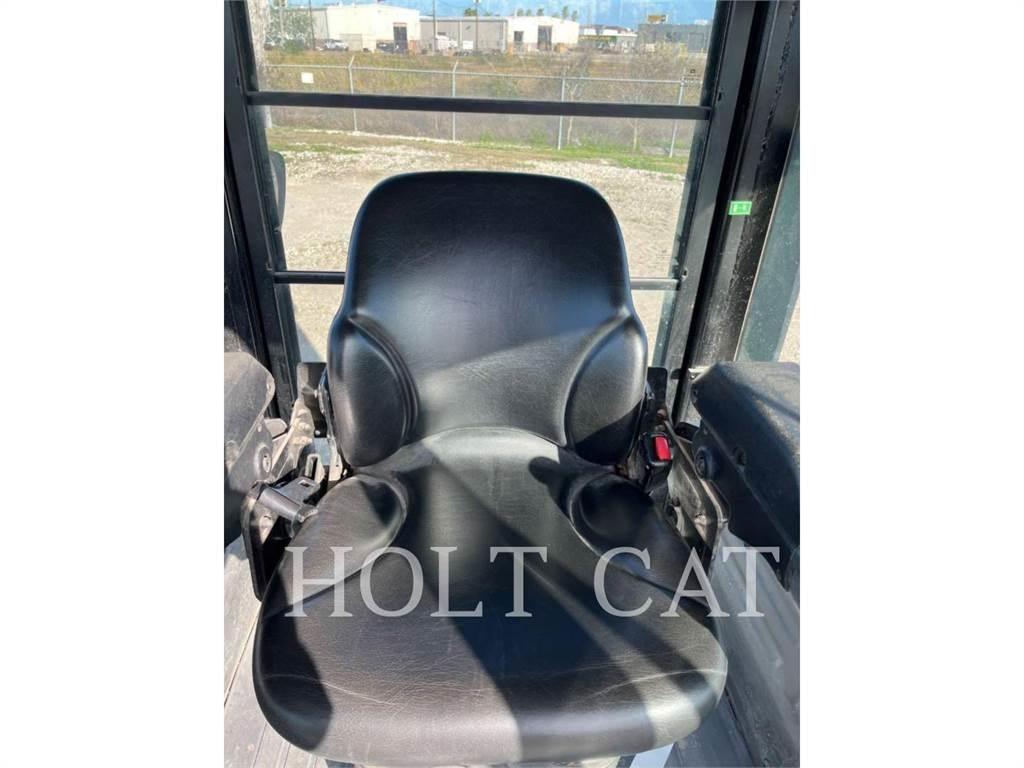CAT CB10 单轮压路机