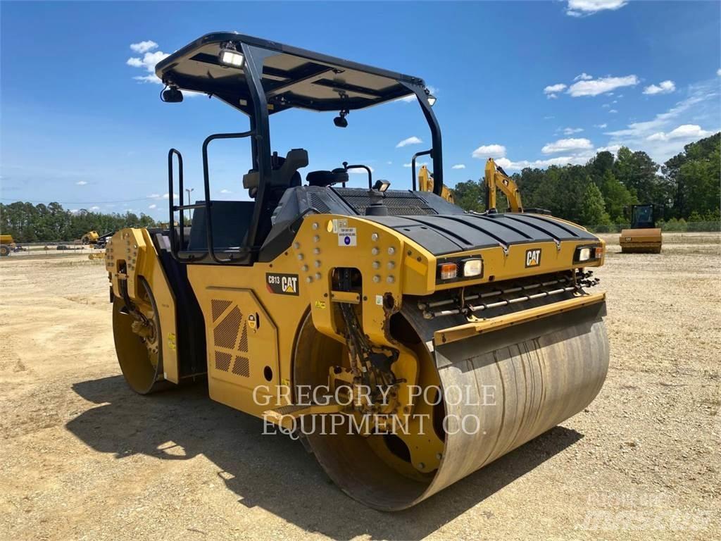 CAT CB13 双轮压路机