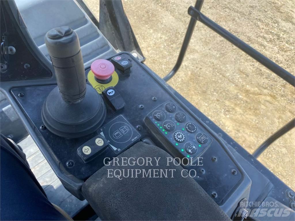 CAT CB13 双轮压路机