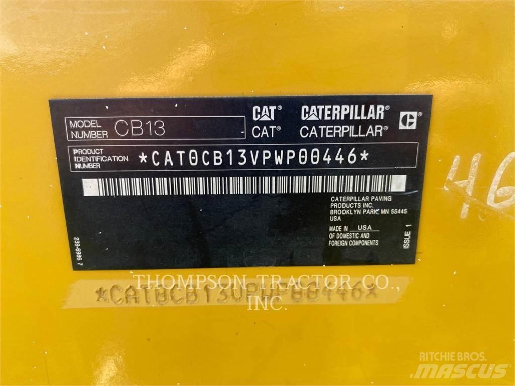 CAT CB13 双轮压路机