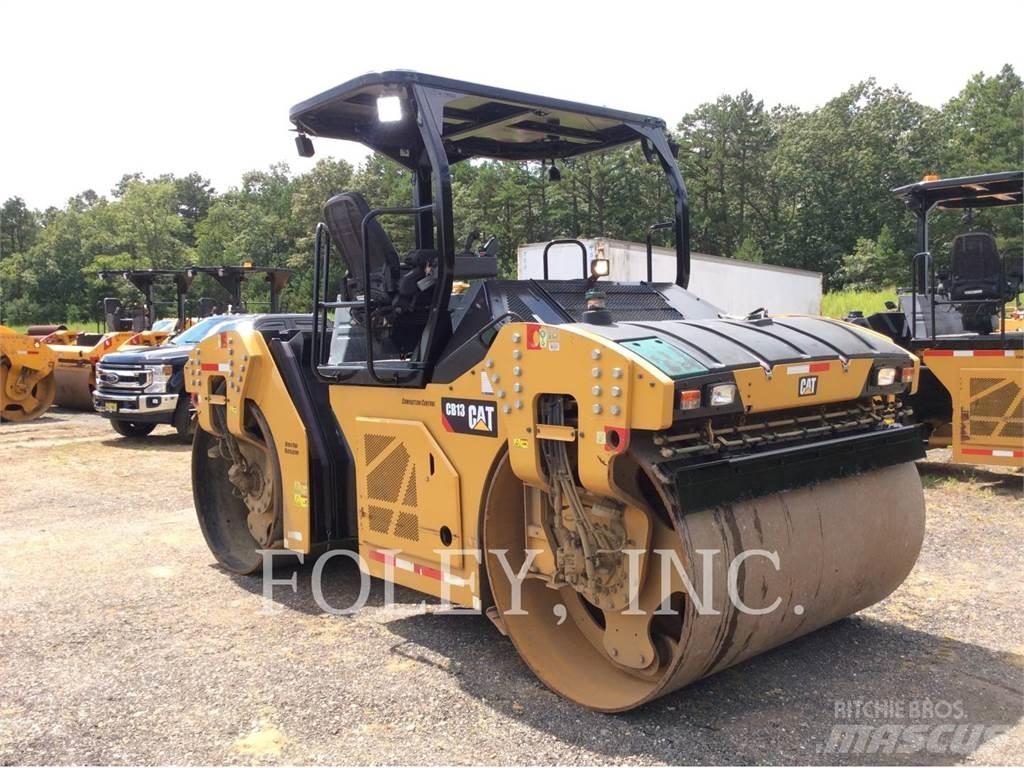 CAT CB13 双轮压路机