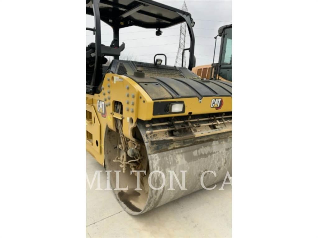 CAT CB13 双轮压路机