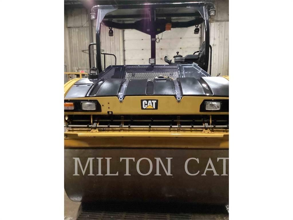 CAT CB13 土壤压实机