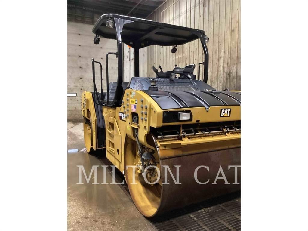 CAT CB13 土壤压实机