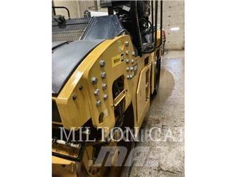 CAT CB13 双轮压路机