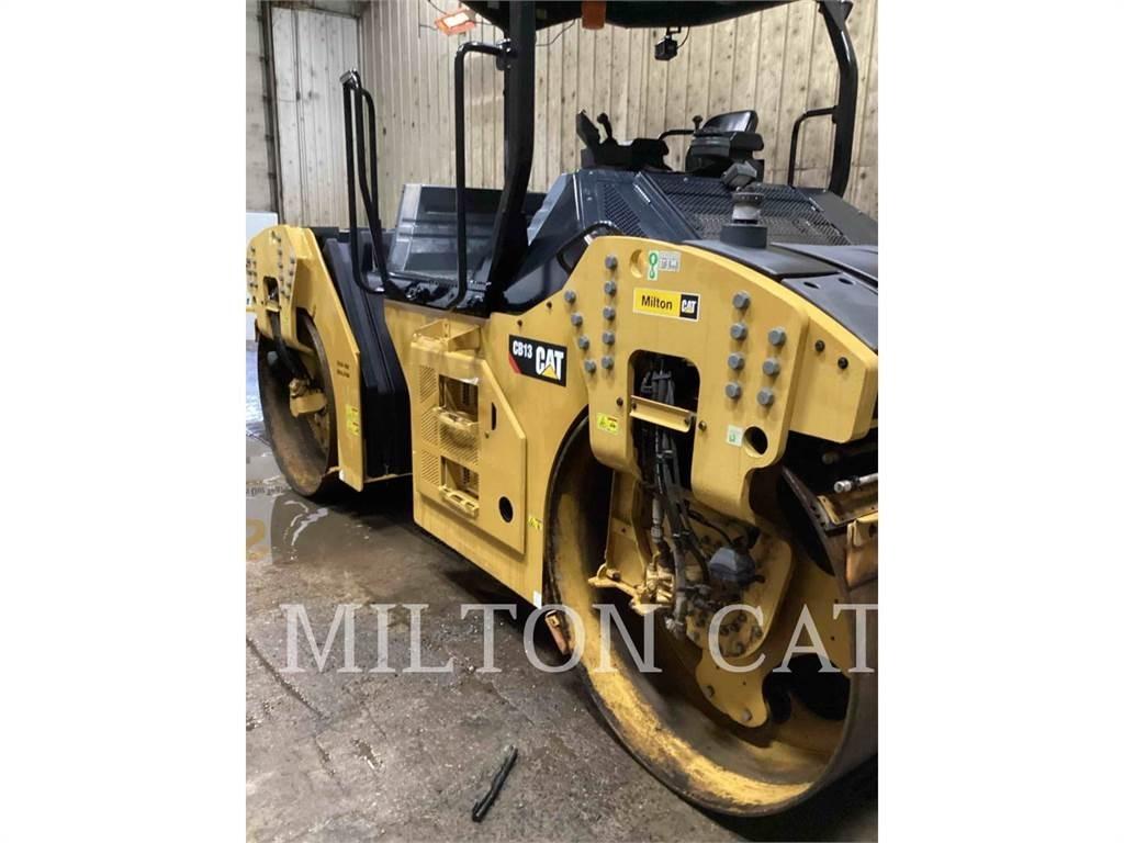 CAT CB13 双轮压路机