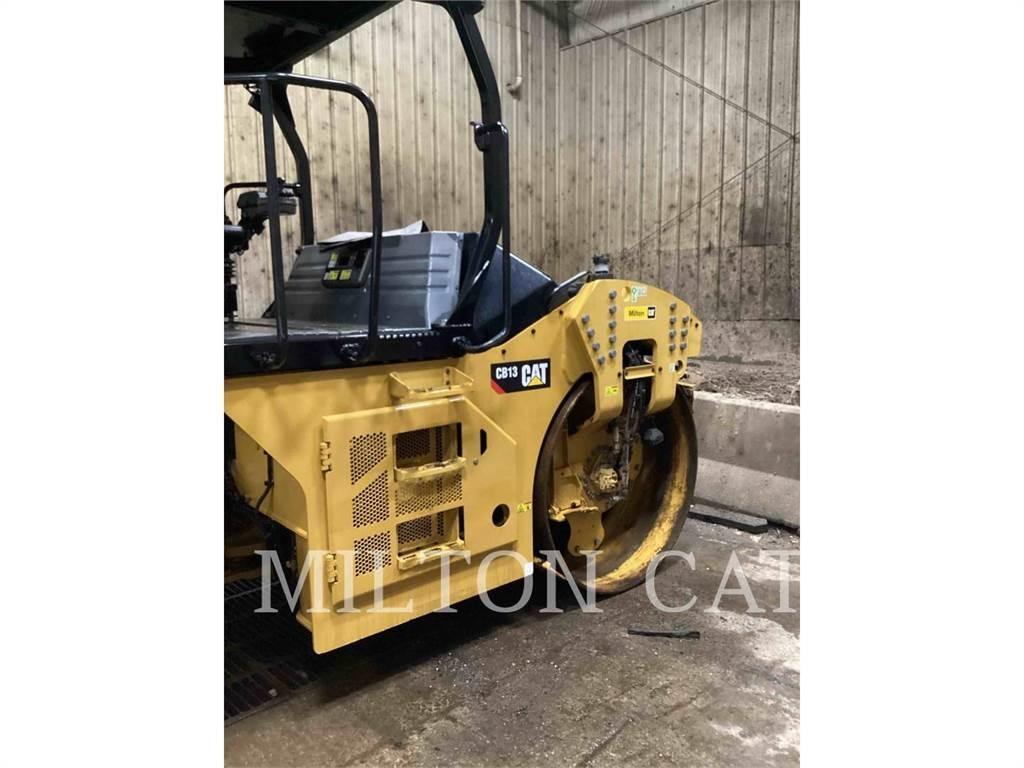 CAT CB13 双轮压路机
