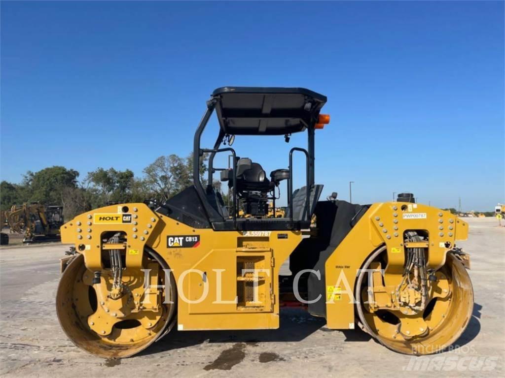 CAT CB13 单轮压路机