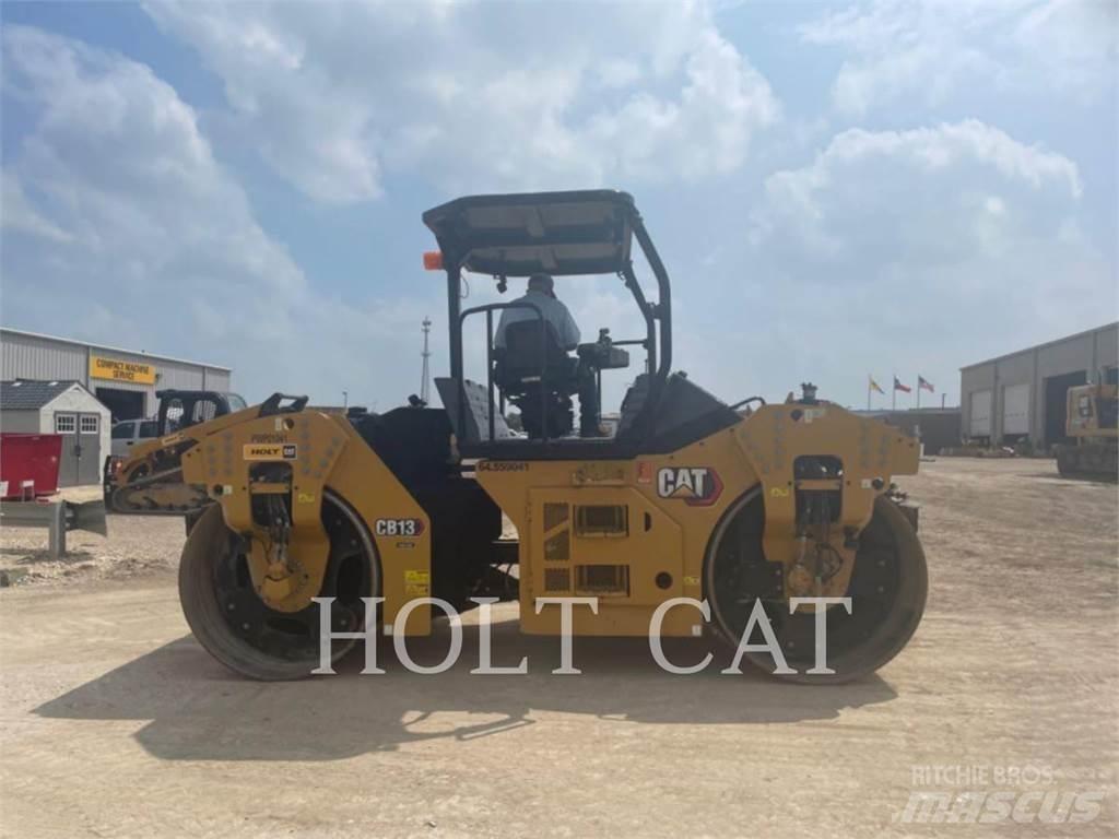 CAT CB13 单轮压路机
