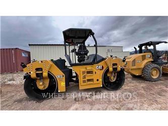 CAT CB13 双轮压路机