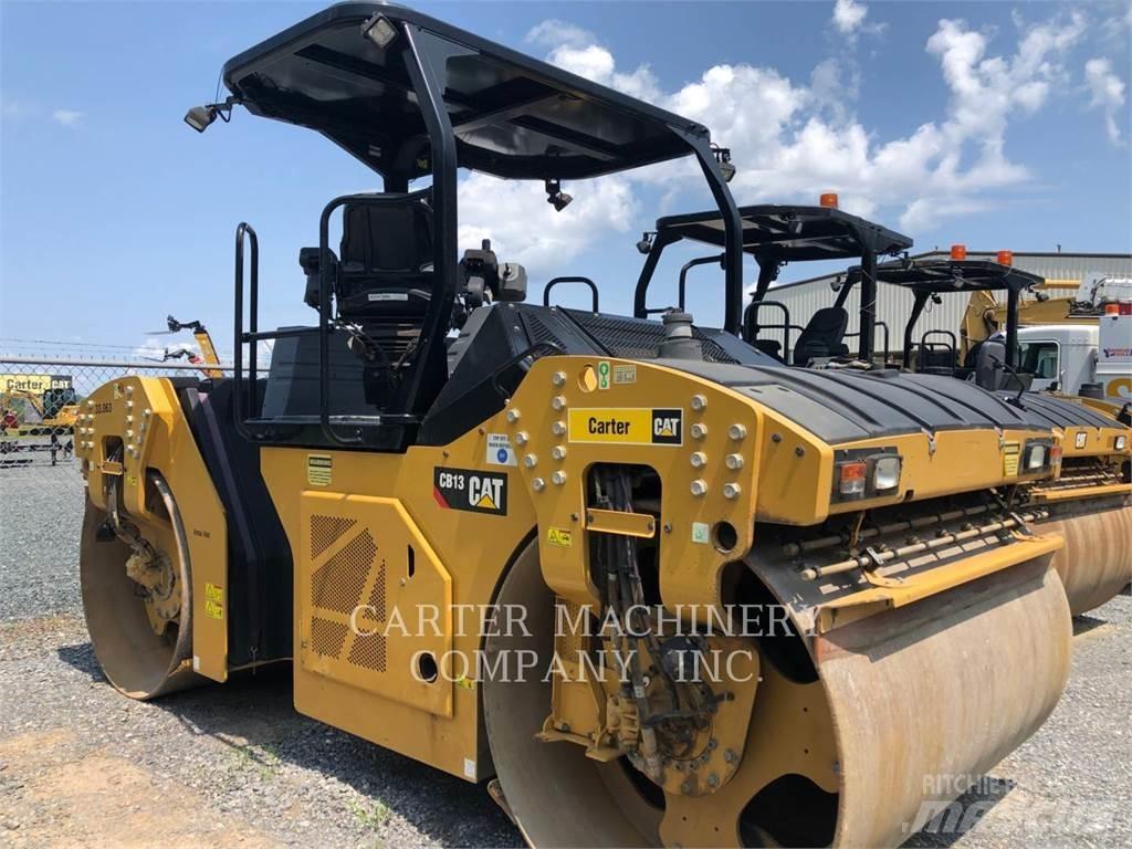 CAT CB13 土壤压实机
