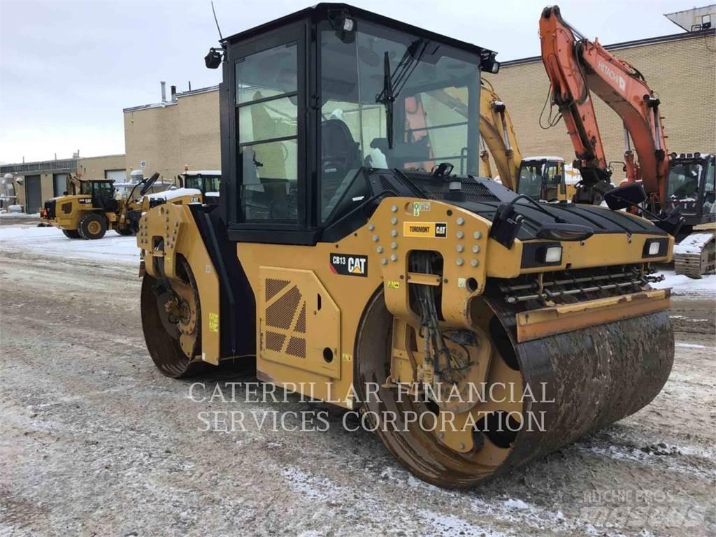 CAT CB13 双轮压路机