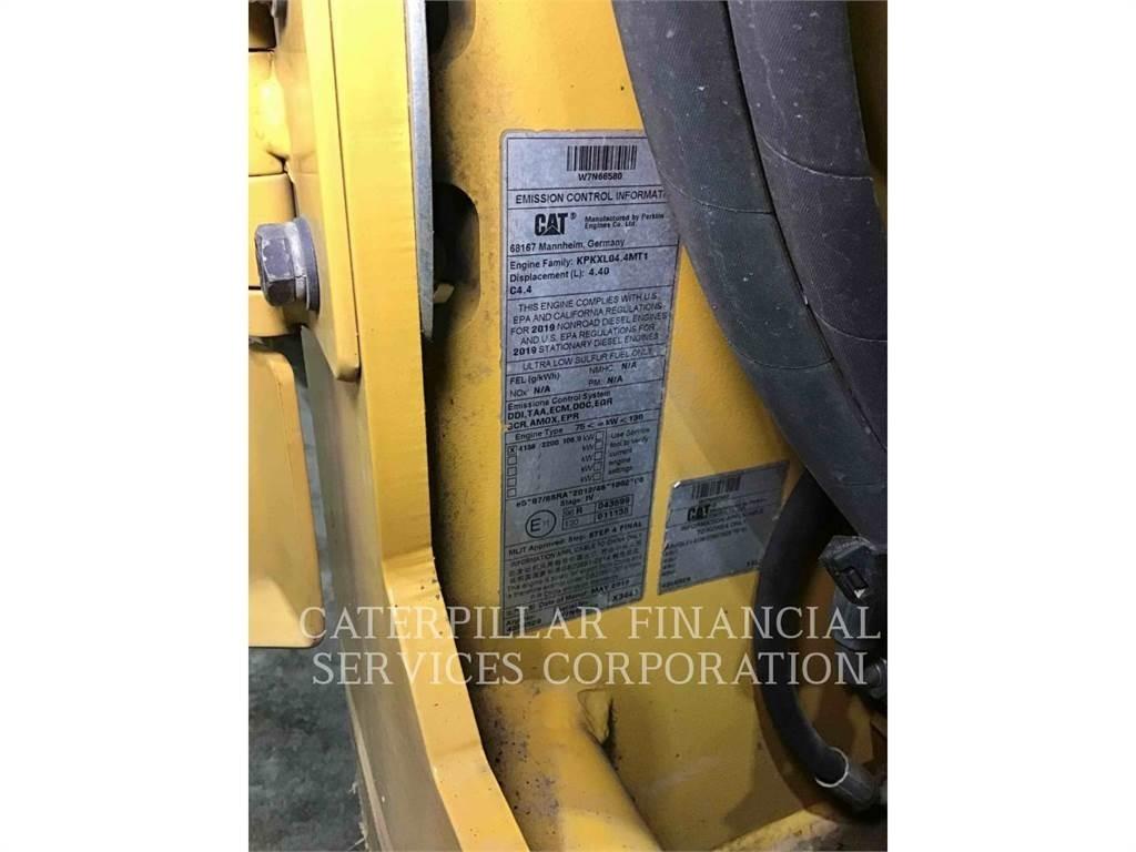 CAT CB13 双轮压路机
