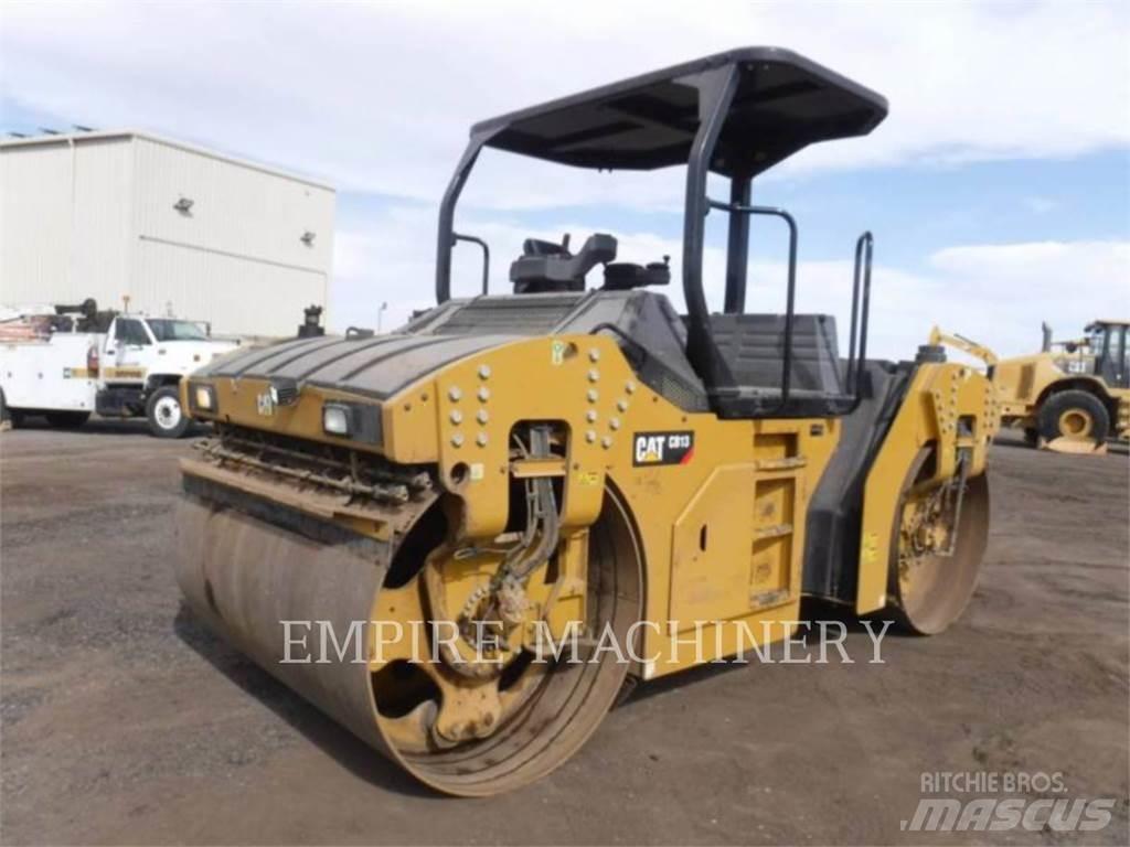 CAT CB13 双轮压路机