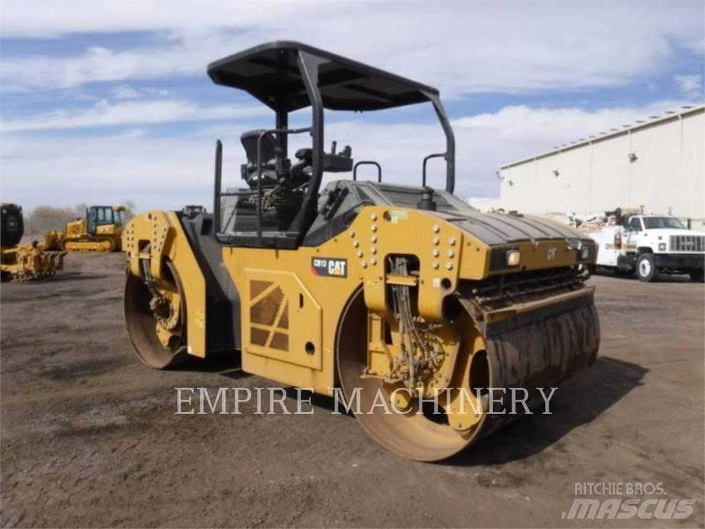 CAT CB13 双轮压路机