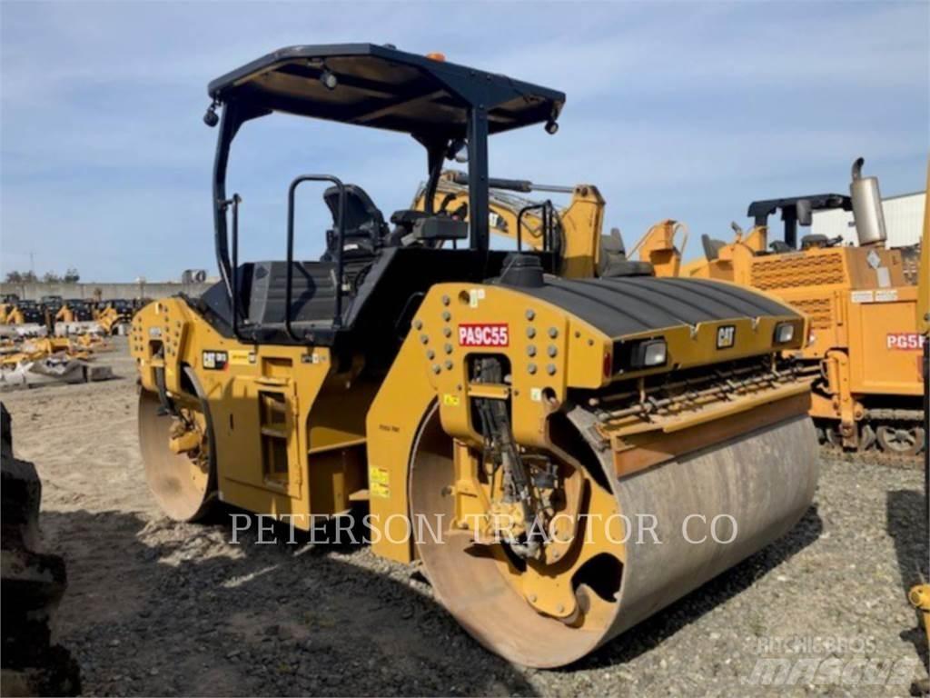 CAT CB13 双轮压路机