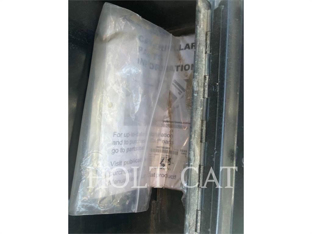 CAT CB13 单轮压路机