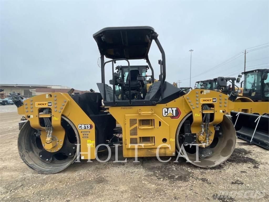 CAT CB13 单轮压路机