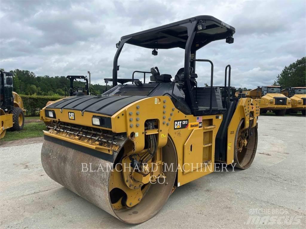 CAT CB13 双轮压路机