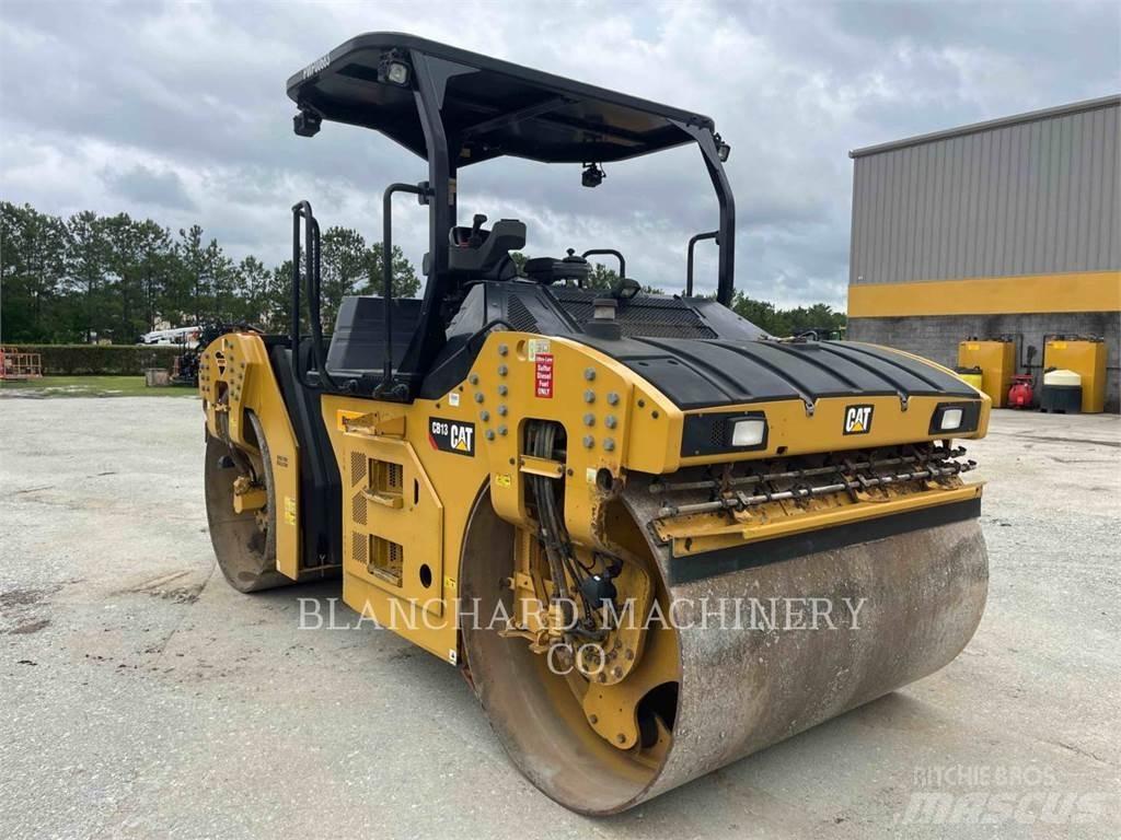 CAT CB13 双轮压路机