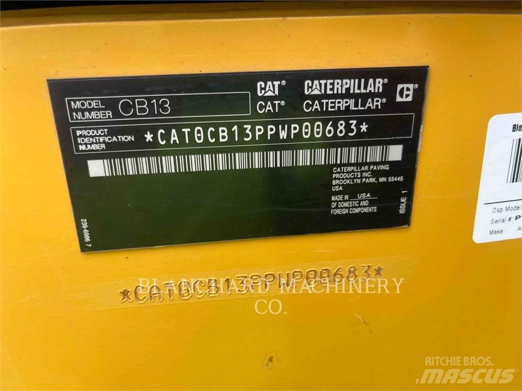 CAT CB13 双轮压路机