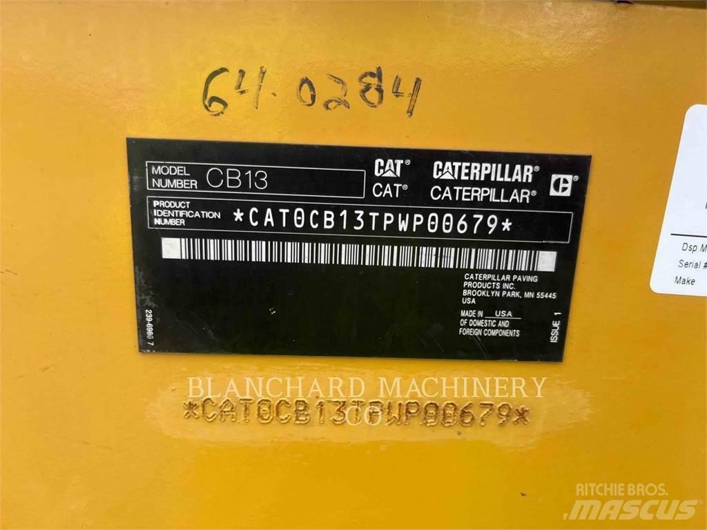 CAT CB13 双轮压路机