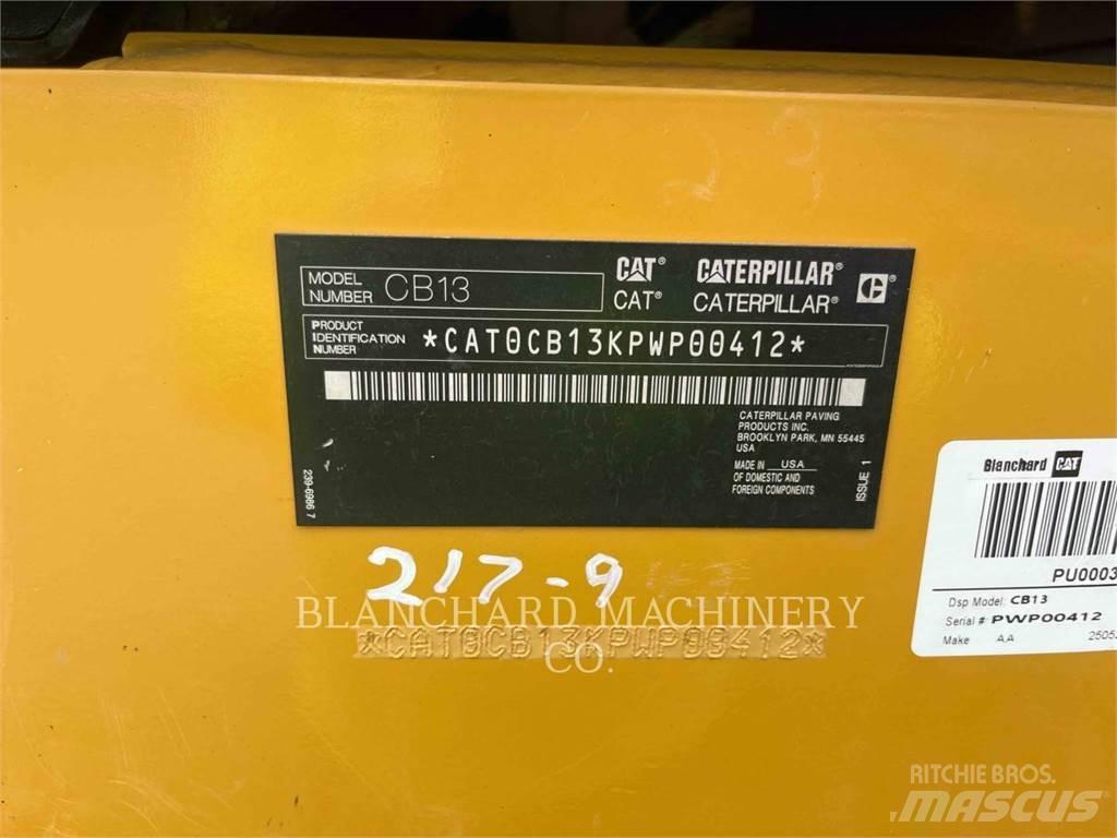 CAT CB13 双轮压路机