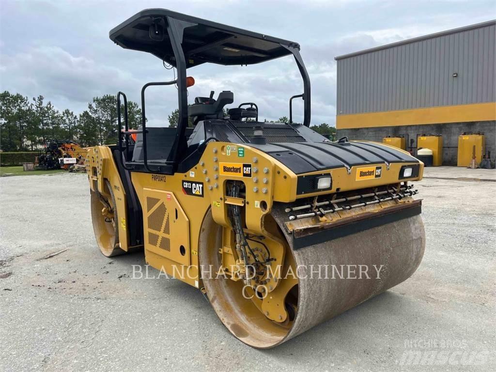 CAT CB13 双轮压路机