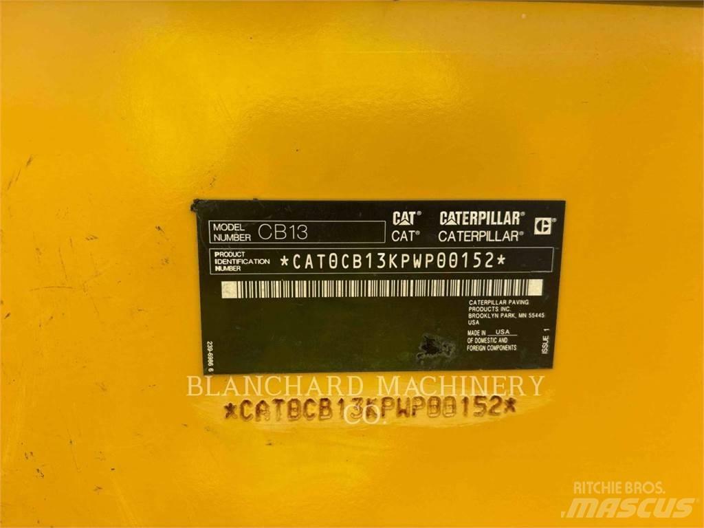 CAT CB13 双轮压路机