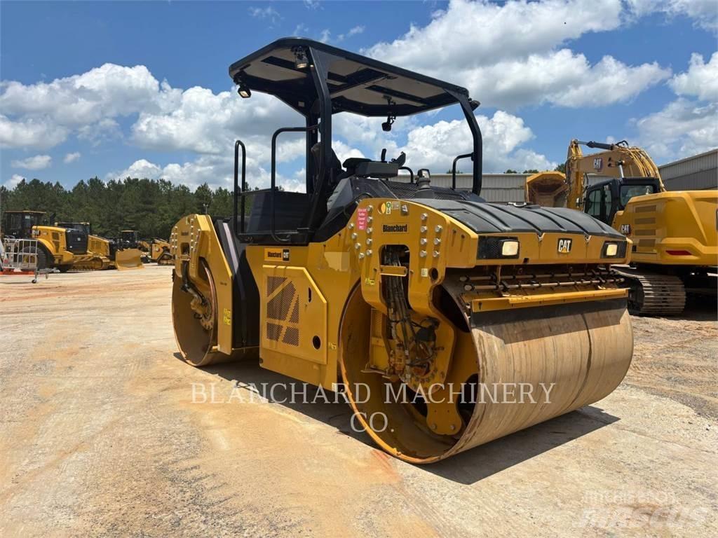 CAT CB13 双轮压路机