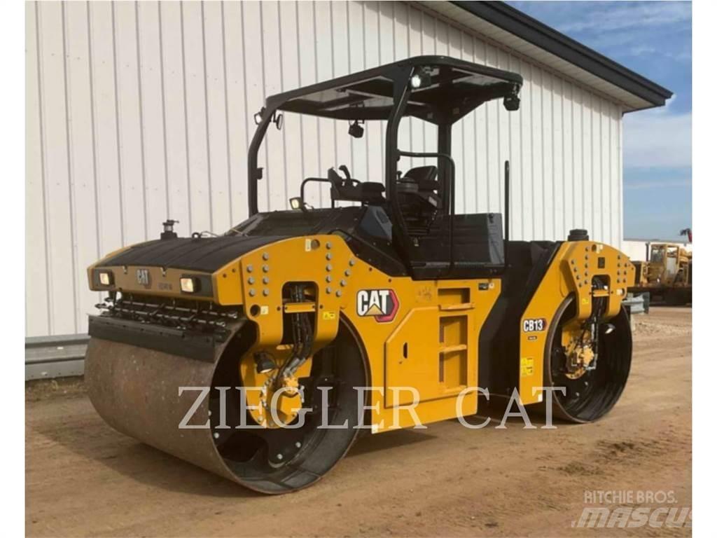 CAT CB13 土壤压实机